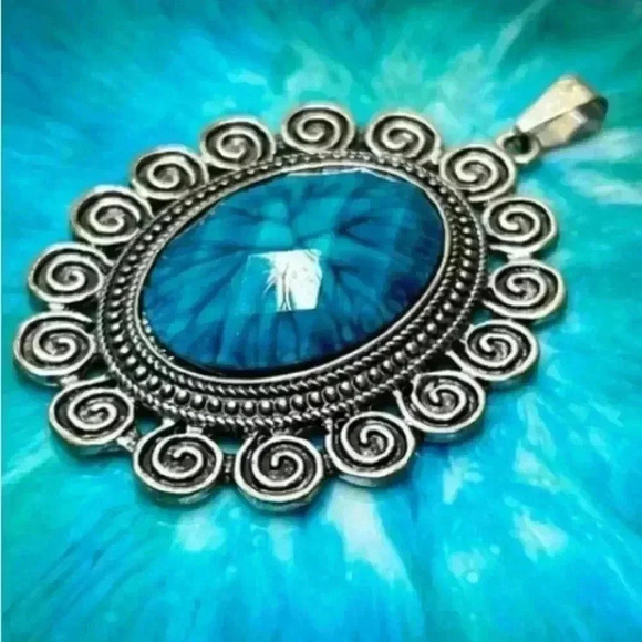 Beautiful Large Vintage Silver Tone and Blue Faux Turquoise Pendant - Picture 2 of 3